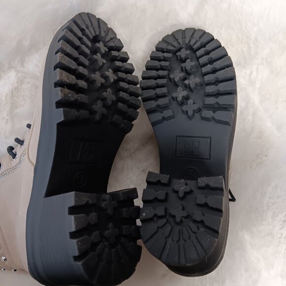 Chunky Healed Studded Cream Boots Size 6.5 - Picture 10 of 16